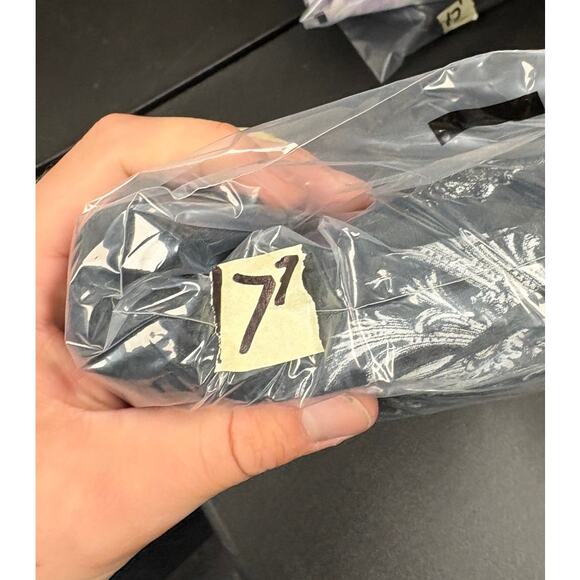 VINTAGE Y2K Shirt Mens XL Black Graphic Shield Cross Gothic Edgy Streetwear Tee - Picture 9 of 9